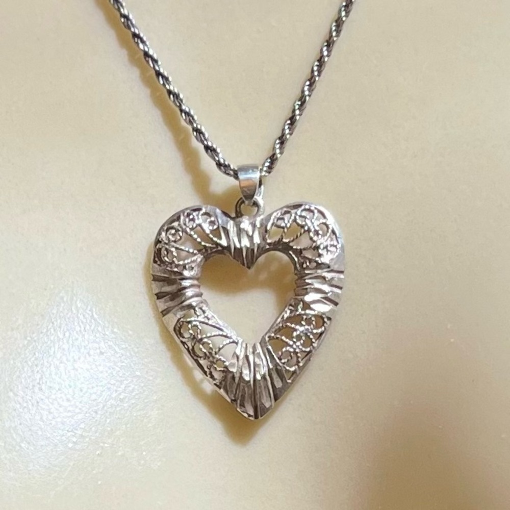 .925 Vintage Filigree Heart Pendant - Picture 5 of 7